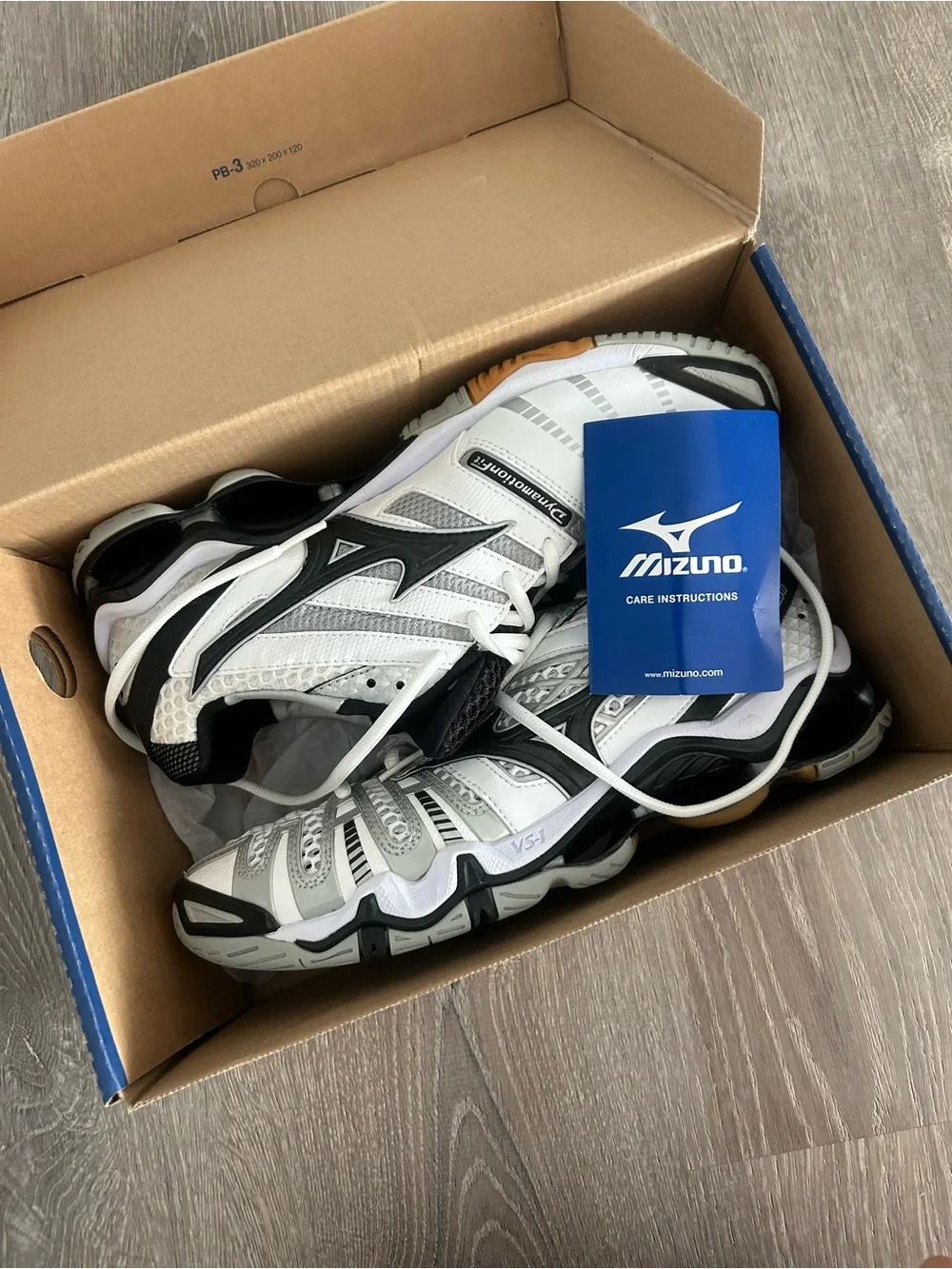 Brand new Mizuno Wave Tornado 8 Volleyball Shoes